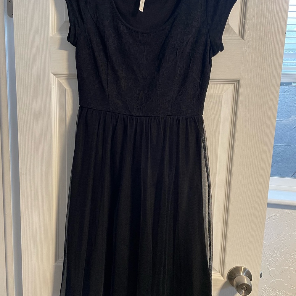 LC Lauren Conrad Classy Black Lace Dress with Tulle Skirt size Medium EUC